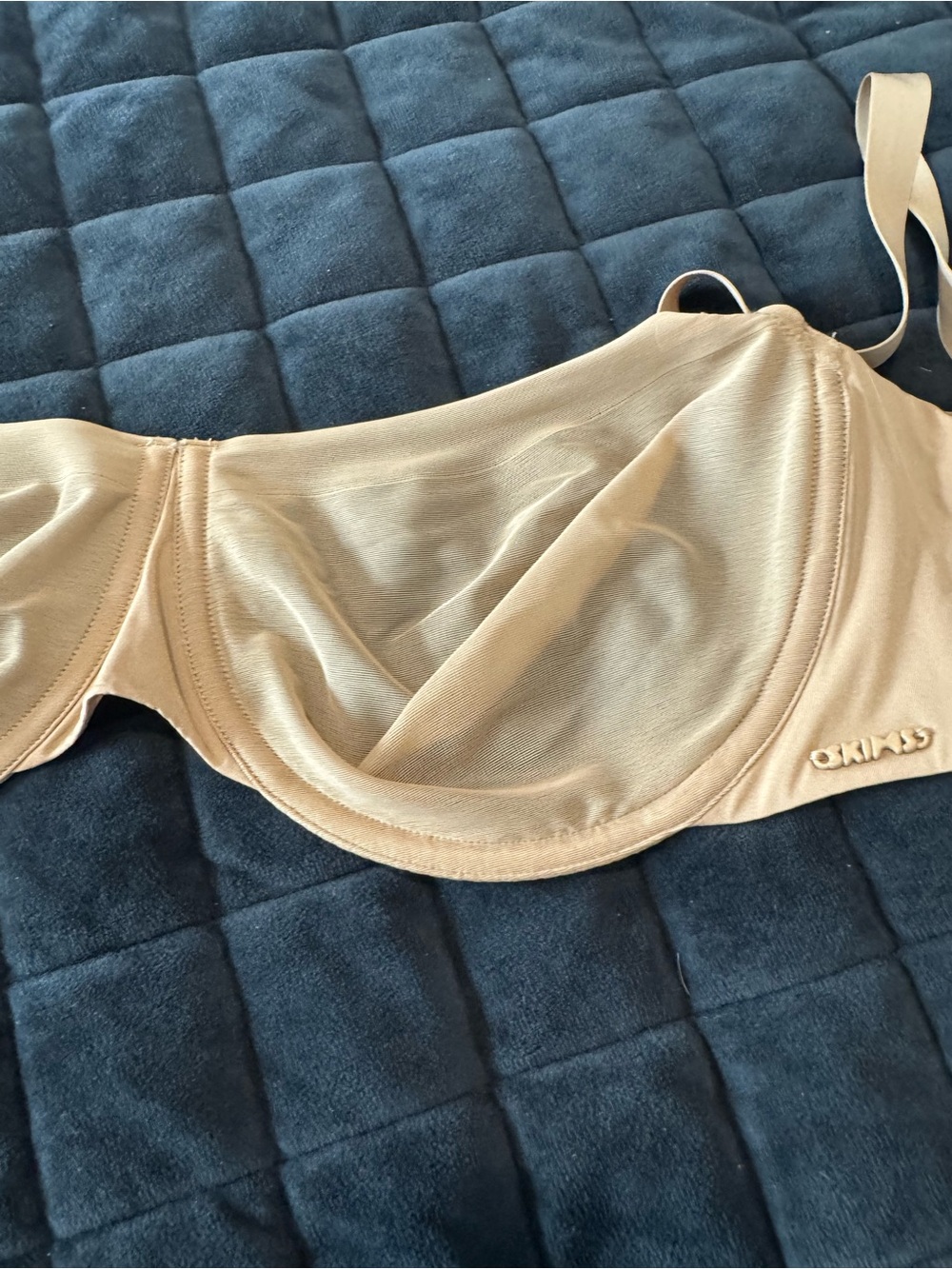 SKIMS Seamless Nude Underwire Bra - Picture 4 of 7